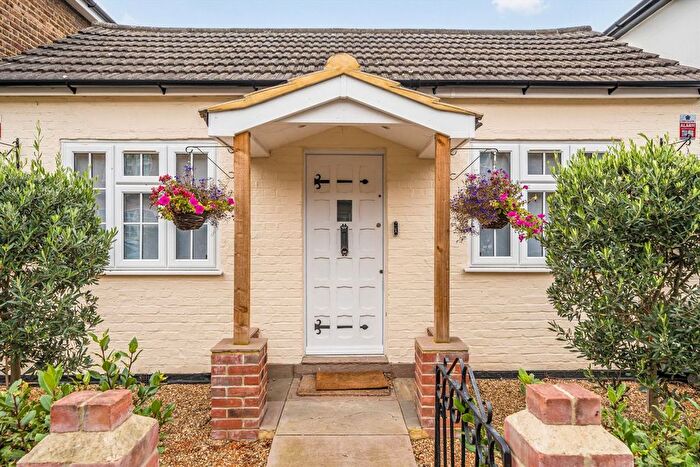 3 Bedroom Property For Sale In Fourth Cross Road, Twickenham, TW2