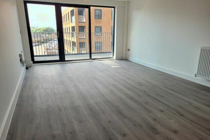 2 Bedroom Flat To Rent In Victoria Point, Ashford, TN23