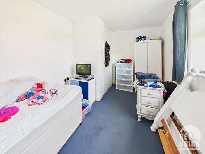3 Bedroom Terraced House For Sale In Adkinson Avenue, Rugby, Warwickshire, CV22