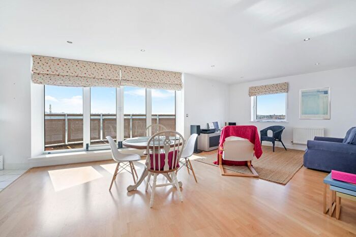 3 Bedroom Flat To Rent In Wards Wharf Approach, Royal Docks, London, E16