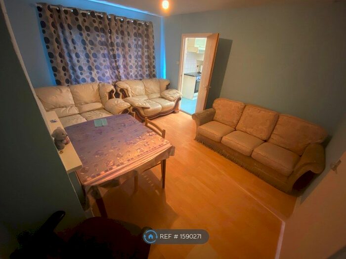 4 Bedroom Semi-Detached House To Rent In Harrison Road, Southampton, SO17