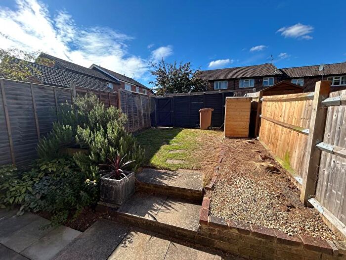 1 Bedroom Maisonette To Rent In Harms Grove, Merrow, Guildford, GU4