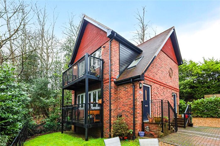 1 Bedroom Maisonette For Sale In Lower Hanger, Haslemere, Surrey, GU27