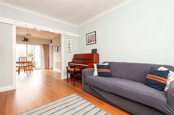 3 Bedroom End Of Terrace House For Sale In Meadway, Twickenham, TW2
