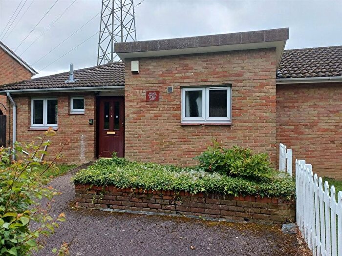 3 Bedroom Terraced Bungalow To Rent In Exeter Walk, Bedford, MK41