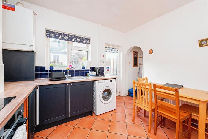 3 Bedroom Terraced House For Sale In Ford Street, Kettering, NN16