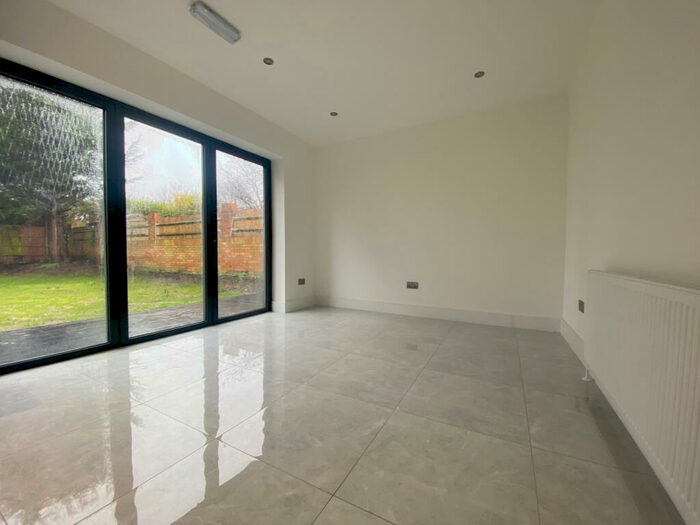 4 Bedroom Bungalow To Rent In Hayfield Road, Orpington, BR5