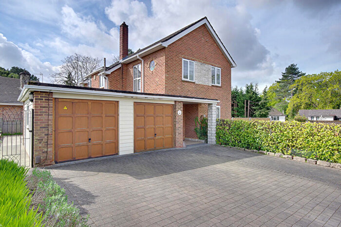 4 Bedroom Detached House To Rent In Parkway Drive, Bournemouth, BH8