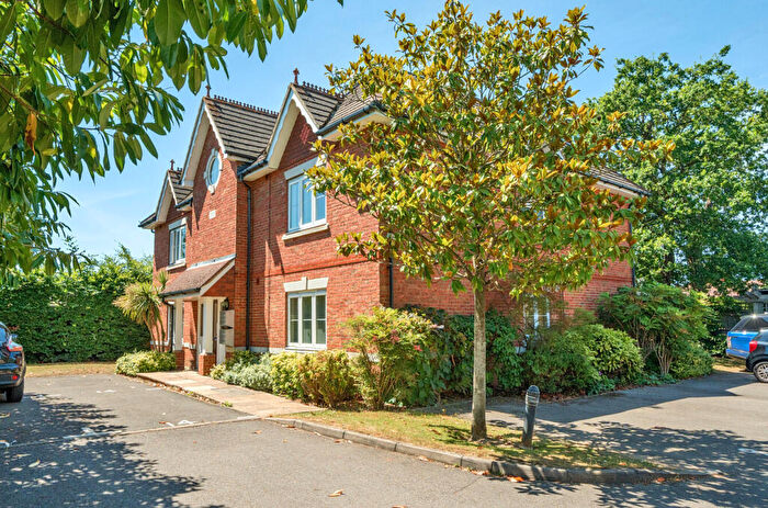 2 Bedroom Apartment For Sale In Reading Road, Winnersh, Wokingham, Berkshire, RG41
