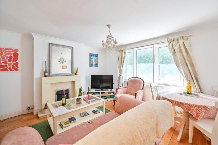 2 Bedroom Flat For Sale In Southwark Park Road, Bermondsey, London, SE16