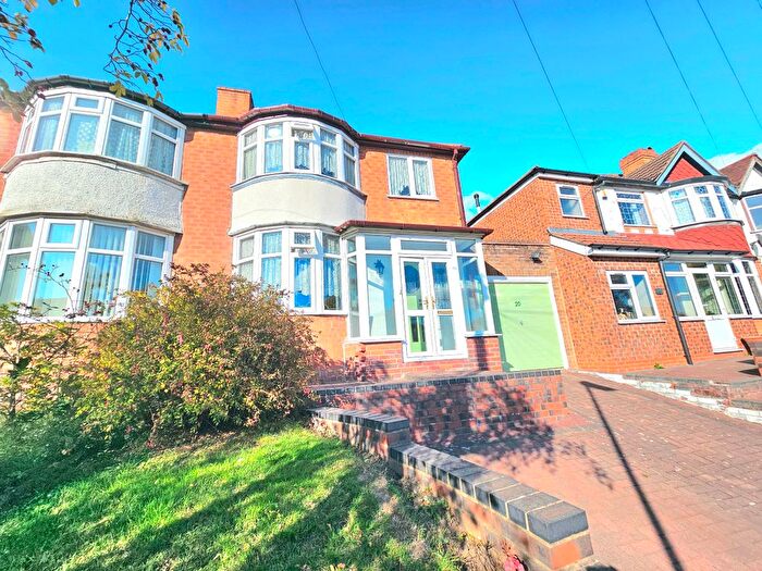 3 Bedroom Semi-detached House For Sale In Mildenhall Road, Birmingham, B42