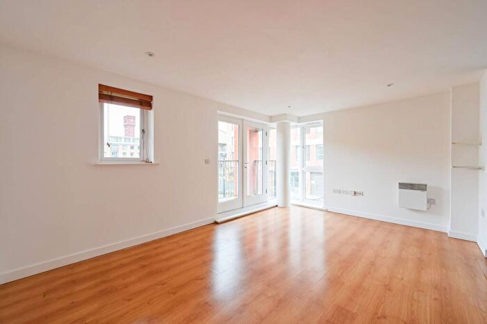 2 Bedroom Mews To Rent In Eastside Mews, Bow, London, E3