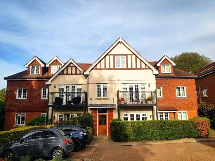 2 Bedroom Apartment To Rent In Croydon Road, Reigate, RH2