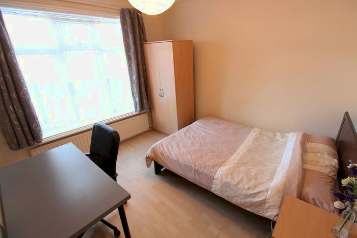 5 Bedroom Apartment To Rent In Devonshire Road, Southampton, SO15
