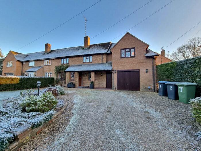 4 Bedroom Semi-Detached House For Sale In School Lane, Ladbroke, CV47