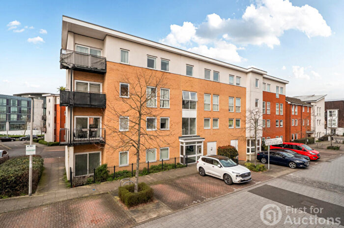 2 Bedroom Apartment For Sale In Drake Way, Reading, Berkshire, RG2