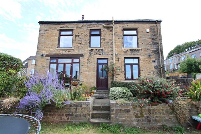 4 Bedroom Semi-Detached House For Sale In Moorside Road, Eccleshill, Bradford, BD2