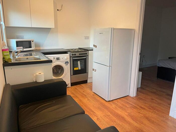 1 Bedroom Flat To Rent In Hillfoot Road, Romford, RM5