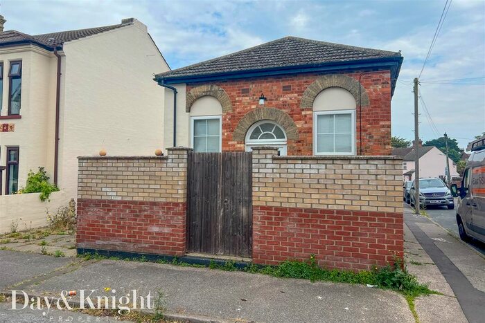 2 Bedroom Detached Bungalow To Rent In Richmond Place, Lowestoft, NR33