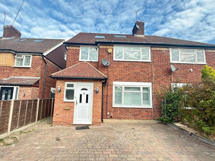 4 Bedroom Semi Detached House To Rent In Woodlands Avenue, Ruislip, HA4