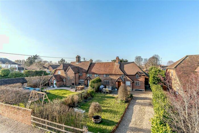 4 Bedroom Semi-Detached House For Sale In Byrons Cottages, Dippenhall Street, Crondall, Farnham, GU10