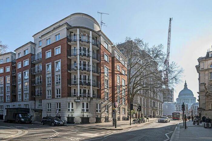 2 Bedroom Flat To Rent In Little Britain, Clerkenwell, London, EC1A