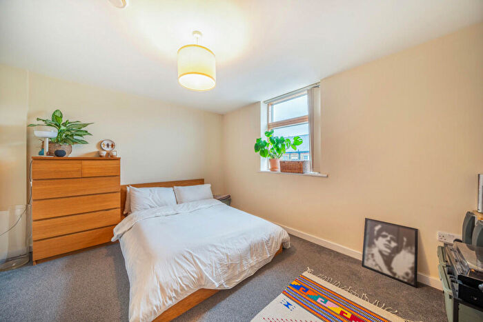 2 Bedroom Apartment For Sale In Tidemill Way, London, SE8