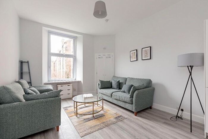 2 Bedroom Flat To Rent In Fowler Terrace, Edinburgh, EH11