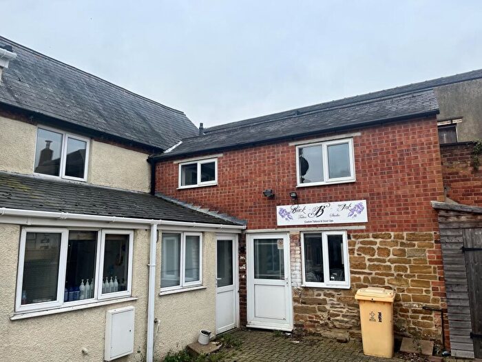 2 Bedroom Flat To Rent In High Street, Long Buckby, NN6