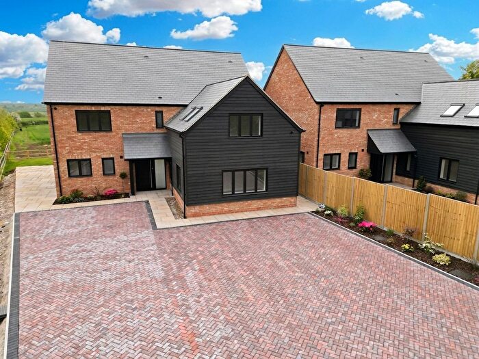 5 Bedroom Detached House For Sale In Benthill Farm, London Road, MK18