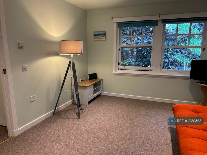 2 Bedroom Flat To Rent In Mitchell Court, Dollar, FK14