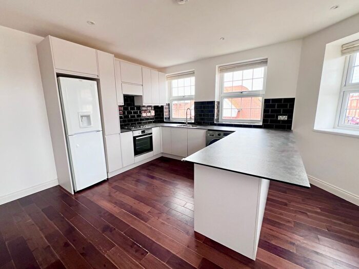 3 Bedroom Flat To Rent In Christchurch Road, Bournemouth, BH7