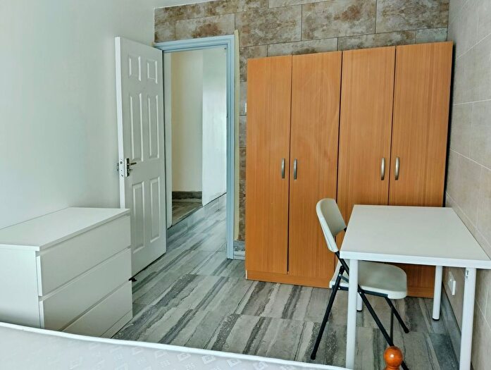 4 Bedroom Flat To Rent In Four-Bedroom Flat For Rent, Ilford, IG1