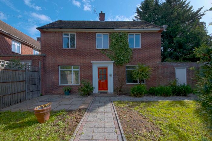 3 Bedroom Detached House To Rent In Home Meadow, Slough, SL2