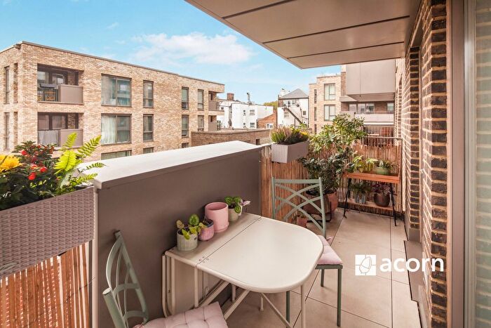 2 Bedroom Flat To Rent In Camberwell Road, London, SE5