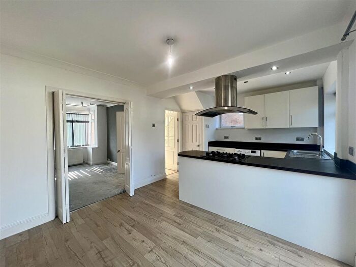 3 Bedroom Semi-Detached House To Rent In Alandale Drive, Garforth, Leeds, LS25