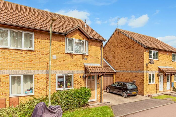 2 Bedroom End Of Terrace House To Rent In Kestrel Way, Bicester, OX26