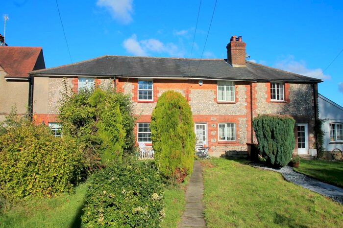 2 Bedroom House To Rent In Bedroom Terraced House In Woldingham, CR3