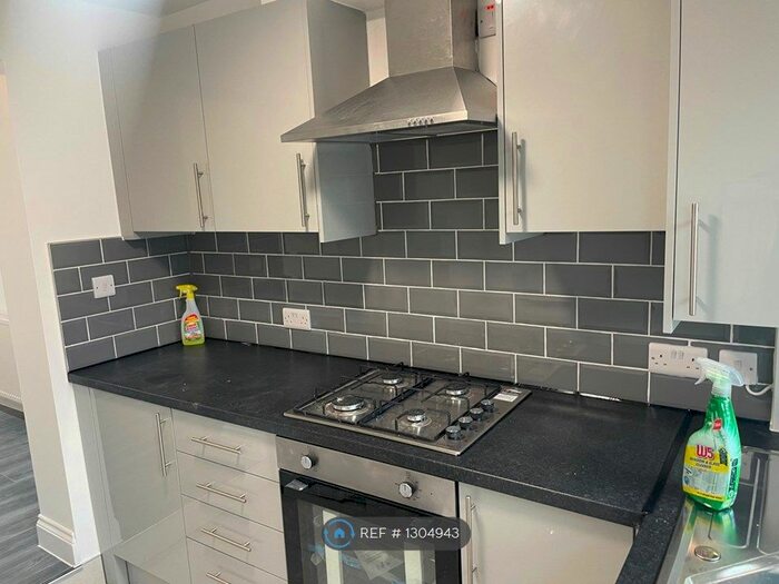 2 Bedroom Flat To Rent In Windsor Road, Ilford IG1