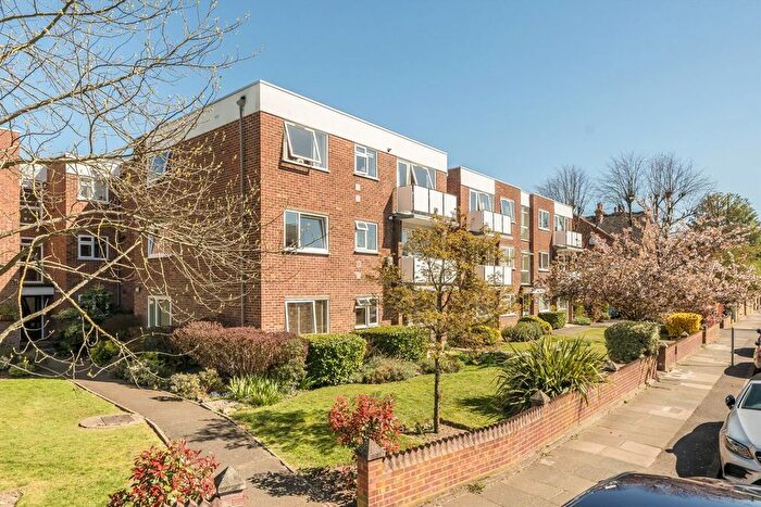 2 Bedroom Flat To Rent In Clifton Road, London, SW19