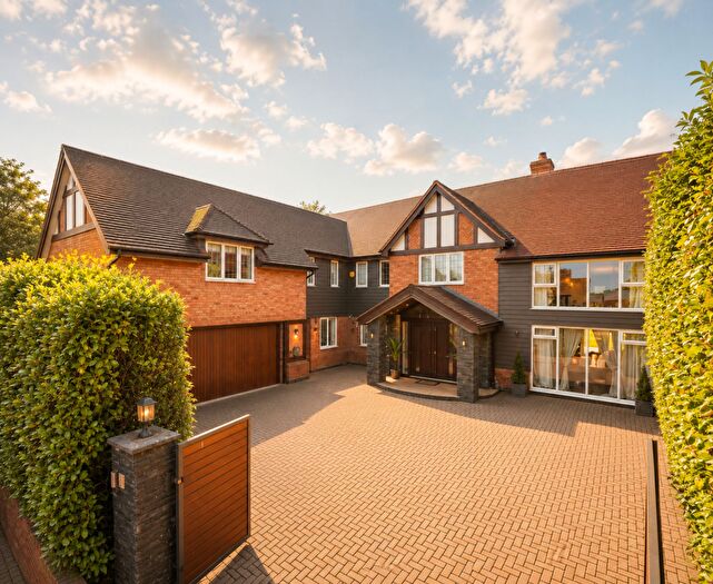 5 Bedroom Detached House For Sale In Toot Hill Close, Shenley Church End, MK5