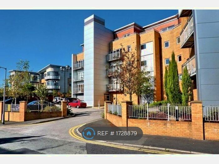 2 Bedroom Flat To Rent In The Atrium, Whitefield, Manchester, M45