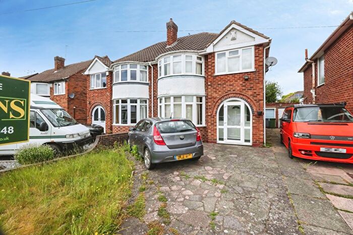 3 Bedroom Semi Detached House For Sale In Mullensgrove Road, Birmingham, West Midlands, B37