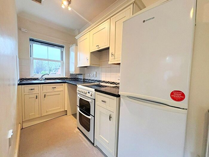 2 Bedroom Flat To Rent In Victoria Street, Taunton, Somerset, TA1