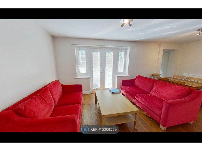 5 Bedroom End Terrace House To Rent In Friars Court, The Park, Nottingham, NG7