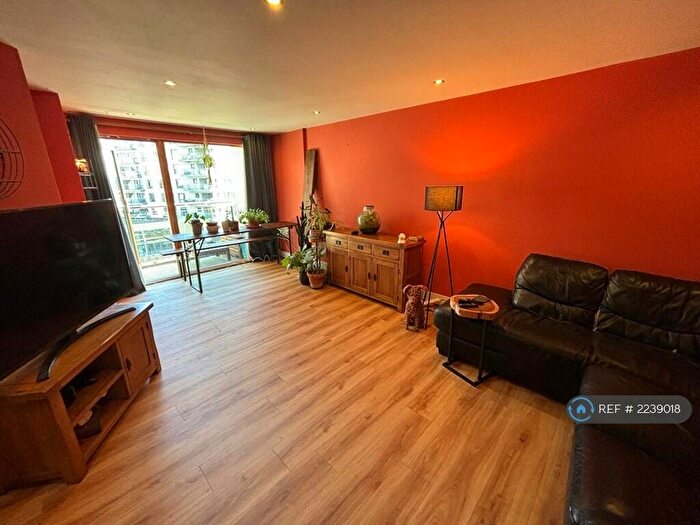 2 Bedroom Flat To Rent In La Salle, Hunslet, Leeds, LS10