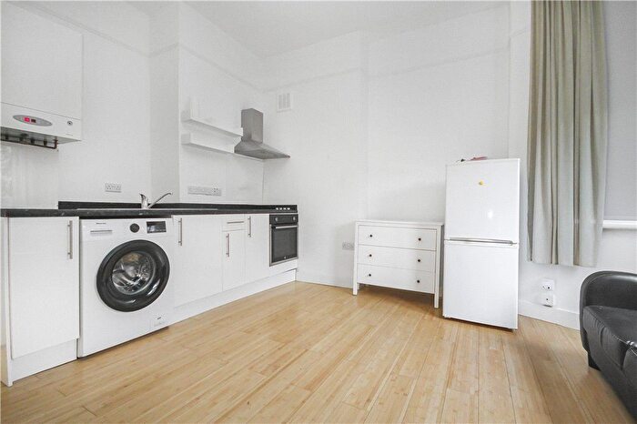 1 Bedroom Flat To Rent In Riggindale Road, London, SW16