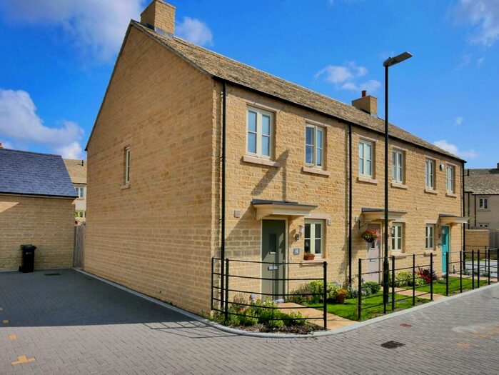 2 Bedroom Semi-Detached House To Rent In De Borg Close, Tetbury, GL8