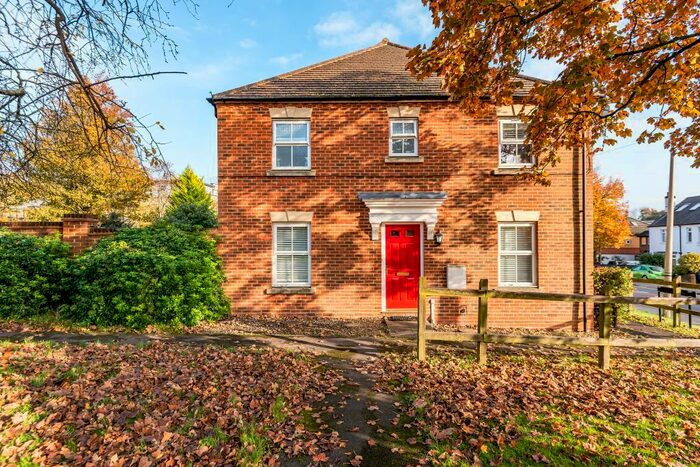 3 Bedroom End Of Terrace House To Rent In Broad Lane, Bracknell, RG12