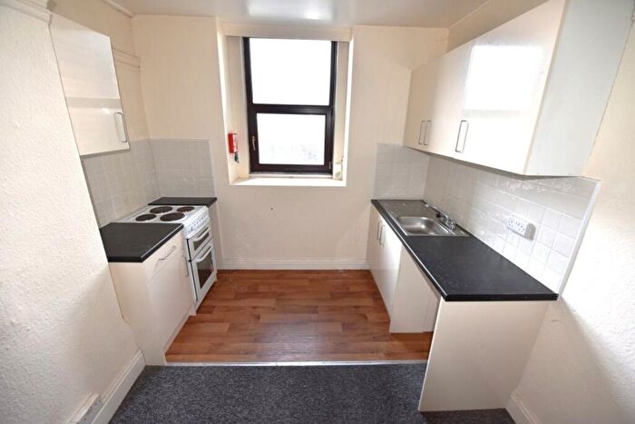 1 Bedroom Flat To Rent In Meanwood Towers Flat, LS6